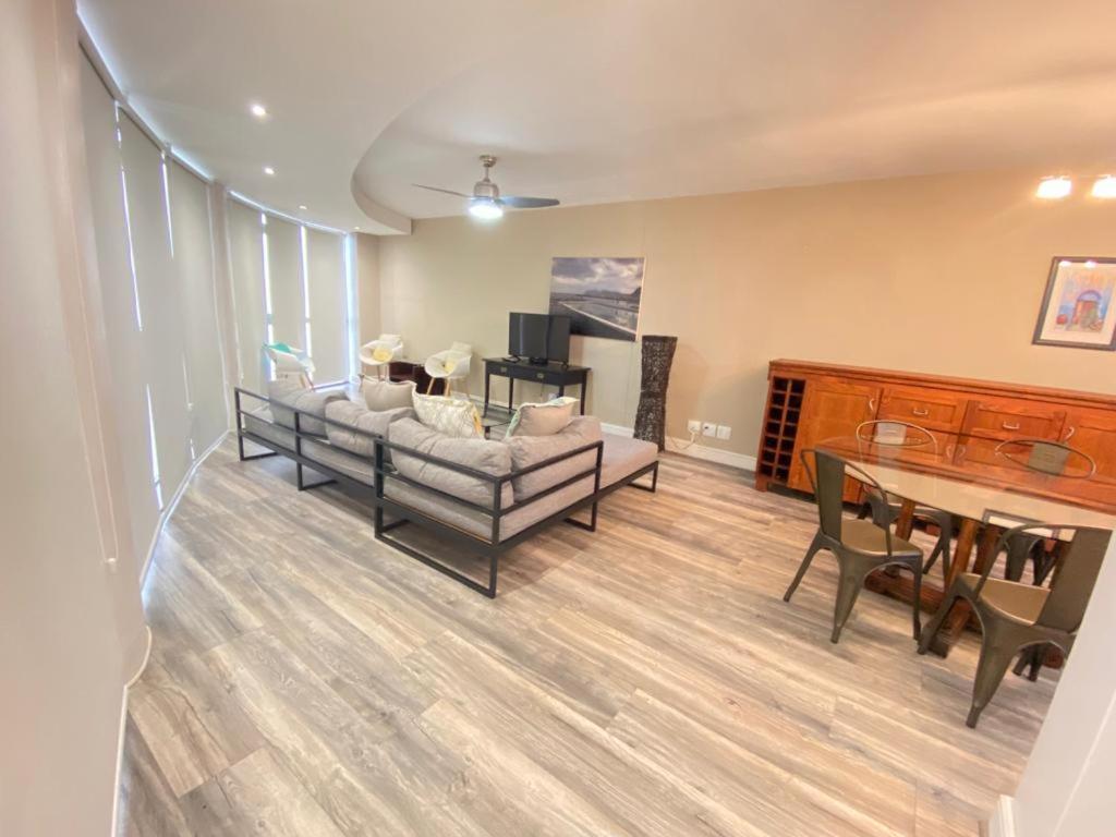 Loddey'S Self Catering Apartments - By Beach Collection Strand Luaran gambar